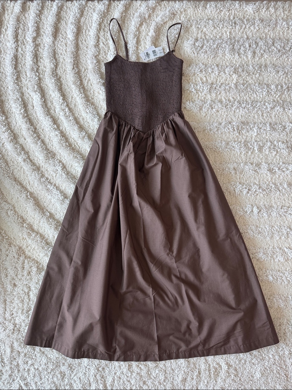 Abercrombie & Fitch A&F Sydney Smocked Dipped-Waist Midi Dress in Brown - Picture 2 of 6